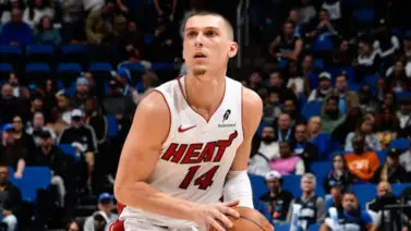 Tyler Herro encabezaría el paquete de cambio del Heat por adquirir a Antetokounmpo Tyler Herro encabezaría el paquete de cambio del Heat por adquirir a Antetokounmpo