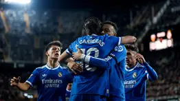 LaLiga: Real Madrid gana un sufrido partido a Valencia y se mantiene cerca de Barcelona