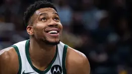 Giannis Antetokounmpo se une al debate: ¿Messi o Cristiano?