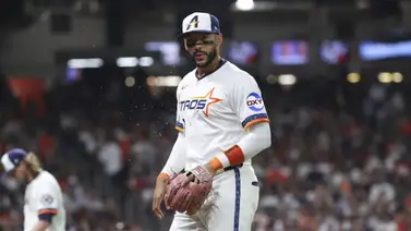 Correa no se calla: El infield de Houston está lleno y los jardines vacíos Correa no se calla: El infield de Houston está lleno y los jardines vacíos