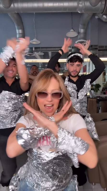Estilista venezolano hizo cambio de look a Thalía para Premios Lo Nuestro