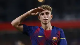 Barcelona golea y asalta la cima de LaLiga 