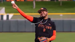 MLB: Luis Arráez inició triple play para los Gigantes