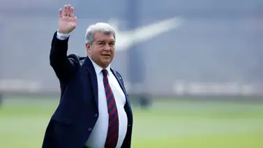 De la zona VIP al servicio: El gesto viral de Laporta que ha dado la vuelta al mundo De la zona VIP al servicio: El gesto viral de Laporta que ha dado la vuelta al mundo