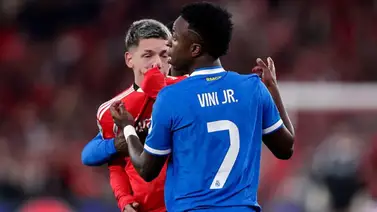 Tensión en la llegada del Benfica: La afición del Madrid señala a Prestianni antes del duelo europeo Tensión en la llegada del Benfica: La afición del Madrid señala a Prestianni antes del duelo europeo