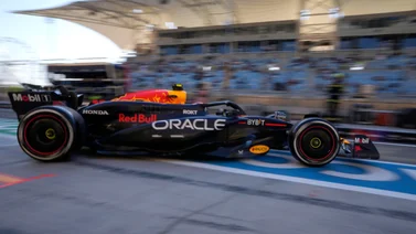 F1: Checo Pérez comienza con debut complicado en el Gran Premio de Baréin