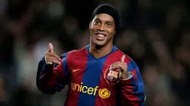 ¿Obra de arte?: Se cumplen 16 años del último gol de Ronaldinho con el Barcelona ¿Obra de arte?: Se cumplen 16 años del último gol de Ronaldinho con el Barcelona
