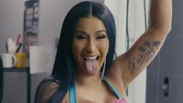 En imágenes: Cardi B se peló “los cocos” en honor a Shakira