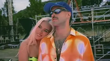 De esta manera Karol G anuncia que Feid le dio el anillo de compromiso (+Video) De esta manera Karol G anuncia que Feid le dio el anillo de compromiso (+Video)