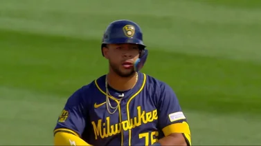 MLB: ¡Por un cupo! Jeferson Quero muestra el poder y apunta a la receptoría de los Cerveceros (+Video)