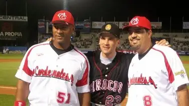 LVBP: ¿Se cambia de equipo? Este es el regalo que le da Luis Sojo a Omar Vizquel LVBP: ¿Se cambia de equipo? Este es el regalo que le da Luis Sojo a Omar Vizquel