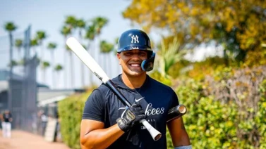 MLB: ¡Arepa power! Carlos Nárvaez demuestra todo su poder hacia la banda opuesta (+video)