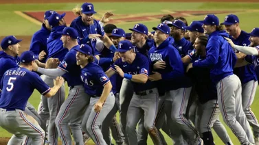MLB: Detalles de campeón en el uniforme de los Rangers de Texas (+Fotos)