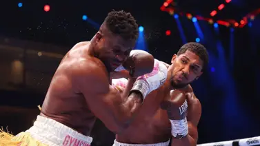 ¡Derecha fulminante! mira cómo Anthony Joshua noquea a Francis Ngannou