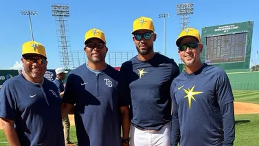  ¡Presencia criolla! estas dos piezas de Leones presentes en la serie de MLB en Dominicana