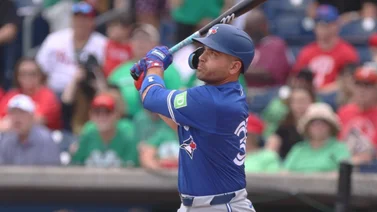 MLB: ¡Sigue entre los mejores! Joey Votto la sacó con Toronto en su primer turno (+Video)