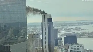 Reportan incendio en un rascacielos cercano al World Trade Center, en NY Reportan incendio en un rascacielos cercano al World Trade Center, en NY