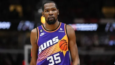 Kevin Durant supera a un Salón de la Fama y sube puesto de máximos anotadores en la NBA