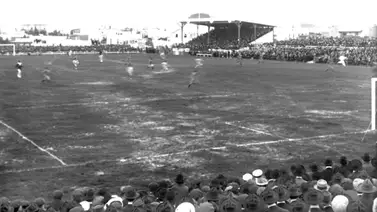 Esta es la historia del primer juego de fútbol profesional Esta es la historia del primer juego de fútbol profesional