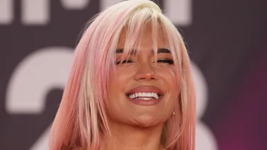 Desorden por Karol G: Fans se enfrentan a cuerpos policiales (+Video)