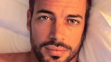 ¡Uff padre! William Levy presume sus ardientes encantos como profesor (+Video) 