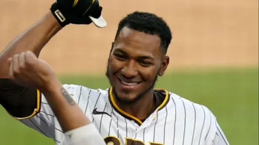 MLB: ¡Con fuerza! Edward Olivares la sacó a más de 400 pies frente a Miami Marlins (+Video)