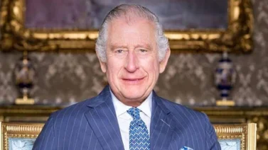 El rey Carlos III envía un mensaje en medio de la tormenta que embarga a la realeza británica