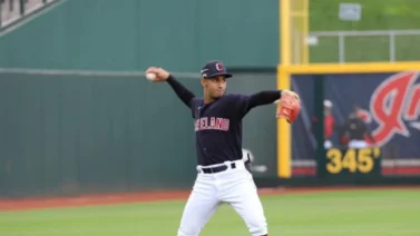 MLB:¡Una pared! Brayan Rocchio comienza a mostrar sus atributos defensivos esta campaña (+video)