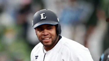 NPB: Jesús Aguilar conectó su primer extrabase en el beisbol de Japón (+Video)