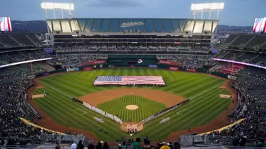 MLB: Fanáticos de Atléticos Oakland protestan en su Opening Day (+Detalles) MLB: Fanáticos de Atléticos Oakland protestan en su Opening Day (+Detalles)