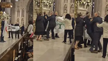Manifestantes pro-palestinos irrumpen en la Catedral de San Patricio, NY Manifestantes pro-palestinos irrumpen en la Catedral de San Patricio, NY