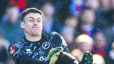 Premier League: Mira la brutal patada que recibe este jugador en el rostro (+video) Premier League: Mira la brutal patada que recibe este jugador en el rostro (+video)