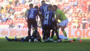 Liga MX: Jugador de Puebla sufre conmoción tras duro choque (+ Video) Liga MX: Jugador de Puebla sufre conmoción tras duro choque (+ Video)