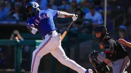 MLB: Preocupación en Texas por molestias de Adolis García (+Info)