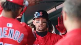 MLB: Jardinero de los Medias Rojas no quita el pie del acelerador 