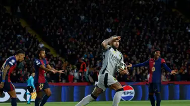 Champions League: Benfica juega ante el Barcelona con un uniforme al estilo del Real Madrid Champions League: Benfica juega ante el Barcelona con un uniforme al estilo del Real Madrid