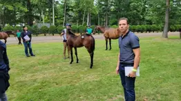 ¡Historia! entrenador venezolano gana su primera carrera de grado en Japón