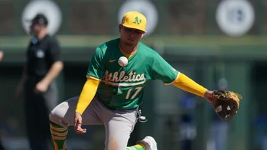 MLB: El mexicano Luis Urías pierde el guante e igual logra increíble atrapada (+Video)