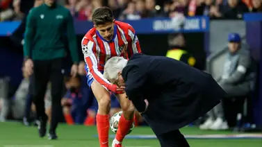 ¡Por poco lo lesiona! Giuliano Simeone casi tumba a Ancelotti en pleno partido de Champions (+Video) ¡Por poco lo lesiona! Giuliano Simeone casi tumba a Ancelotti en pleno partido de Champions (+Video)