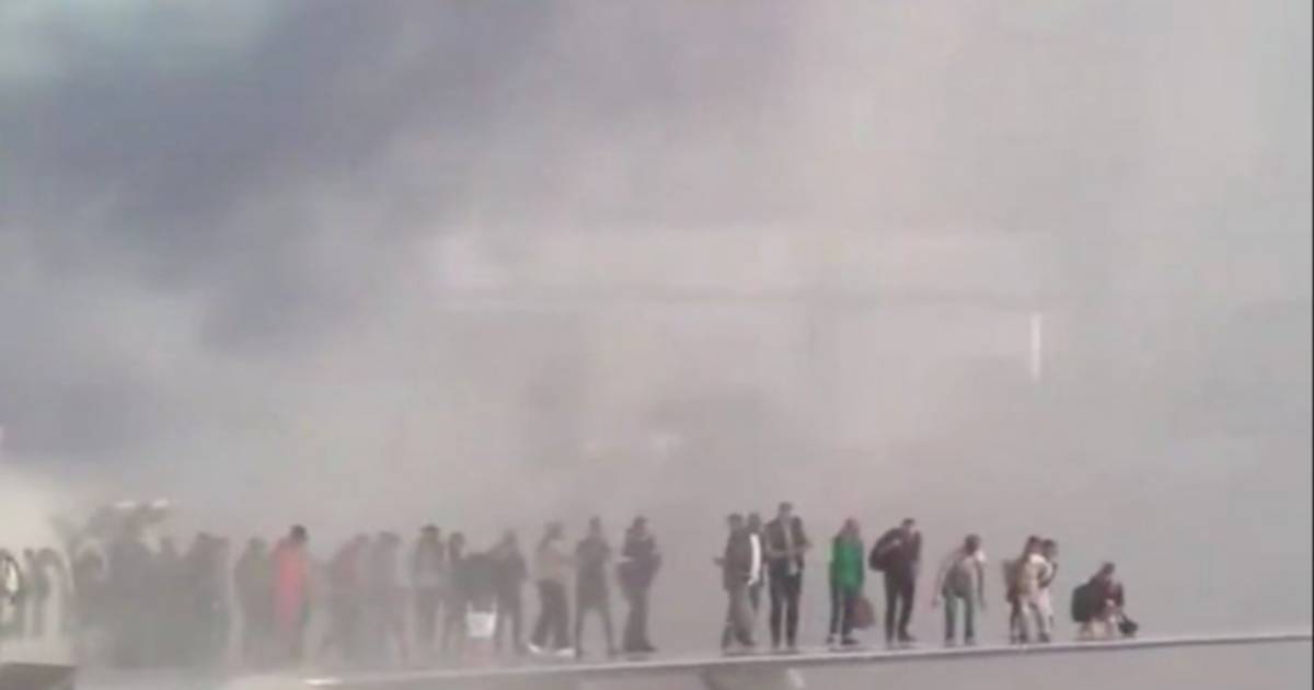EEUU: Avión de American Airlines se incendia tras aterrizar de ...