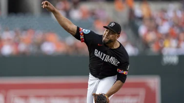 MLB: Albert Suárez vuelve a dominar y sigue en competencia por un puesto con los Orioles