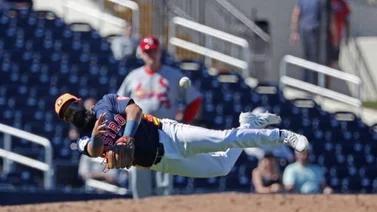 MLB: Luis Guillorme vuelve a realizar una jugada de feria (+video)