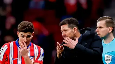 Simeone da la cara tras la derrota ante el FC Barcelona y explica por qué sacó a Julián Álvarez (+Video) Simeone da la cara tras la derrota ante el FC Barcelona y explica por qué sacó a Julián Álvarez (+Video)