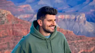 Camilo Duque: Un Viajero Colombiano que Deja Huella en Cada Destino Camilo Duque: Un Viajero Colombiano que Deja Huella en Cada Destino