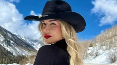 Esposa de Luis Fonsi calienta las redes con un bikini rojo