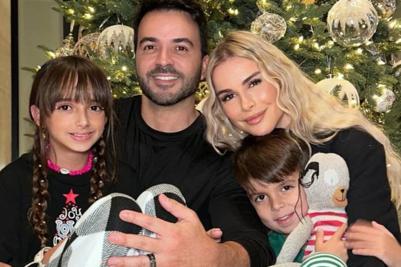 Esposa de Luis Fonsi calienta las redes con un bikini rojo