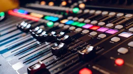 Estreno del primer programa de radio automatizado en Venezuela