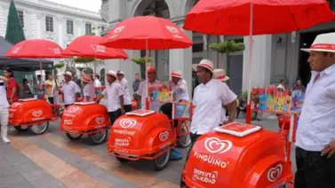 Un heladero se robó el show en la entrega del balón del Ecuador vs Venezuela (+Foto) Un heladero se robó el show en la entrega del balón del Ecuador vs Venezuela (+Foto)
