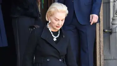 Salen a luz las primeras imágenes de Carolina Herrera en el funeral de su esposo Salen a luz las primeras imágenes de Carolina Herrera en el funeral de su esposo