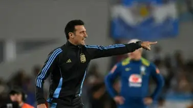 El abrazo de Lionel Scaloni y Raphinha en defensa del brasilero El abrazo de Lionel Scaloni y Raphinha en defensa del brasilero